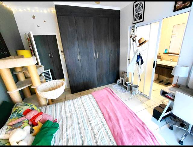 3 BEDROOM APARTMENT FOR SALE IN SANDOWN
